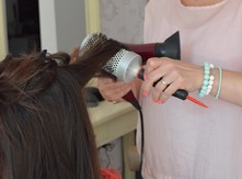 Salon Fryzjerski Antawia - Fryzjer przy pracy